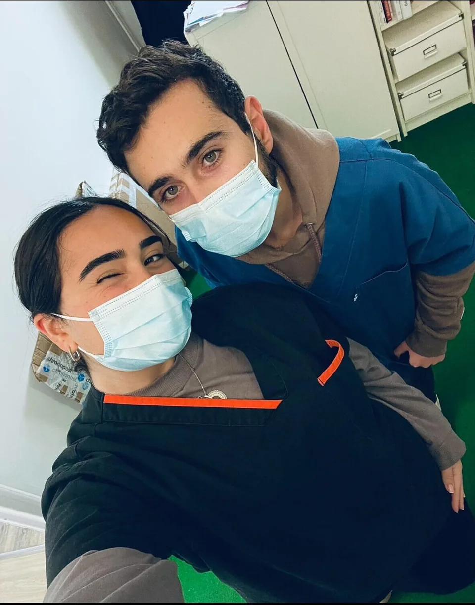 Deux membres de l'équipe du cabinet